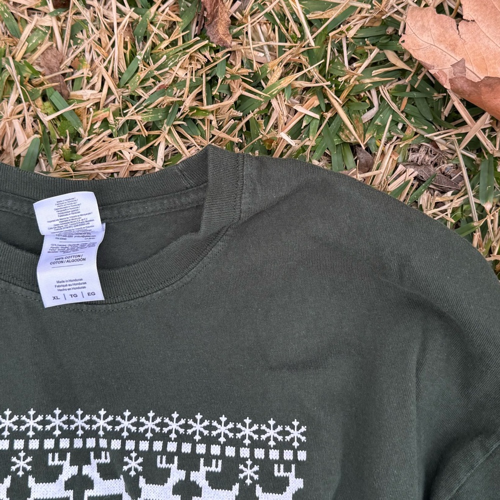Gildan Men's XL Forest Green Long Sleeve Christmas Graphic Tee LGBTQ Pride